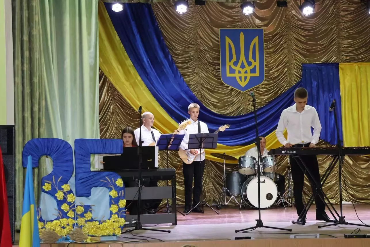 В Овручі на благодійному концерті до Дня Незалежності зібрали понад 94 тисячі грн для ЗСУ