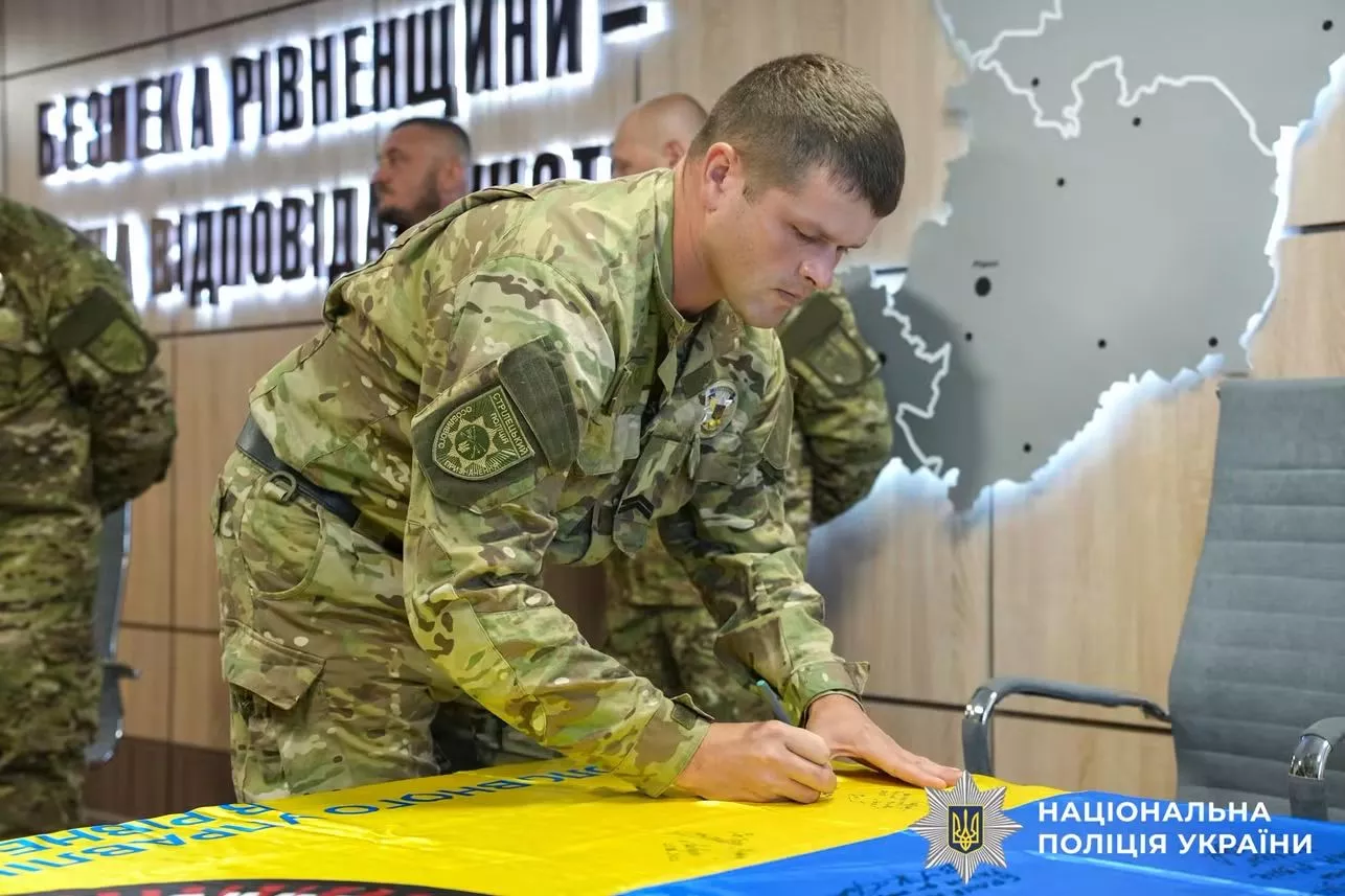 Дев’ятеро поліцейських із Рівненщини вирушили на Схід для виконання бойових завдань