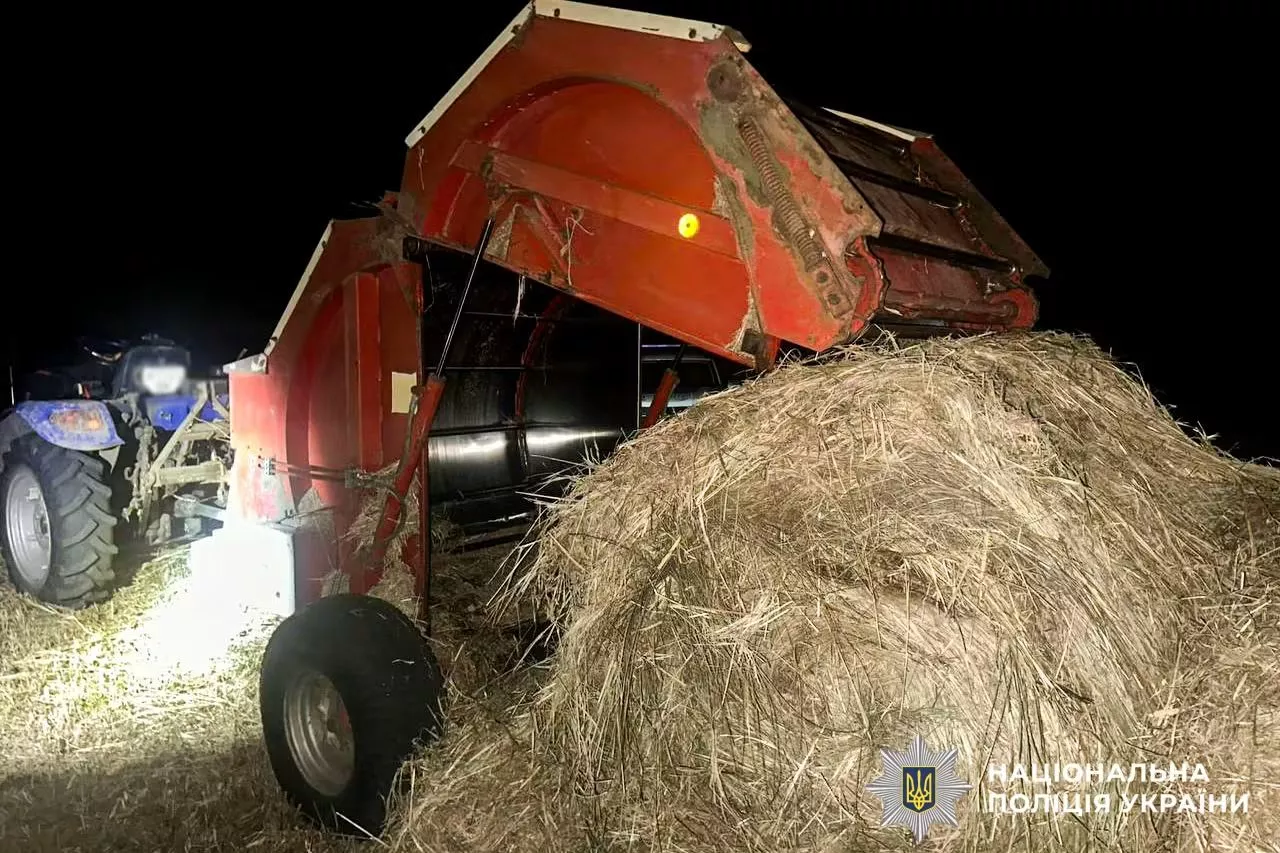 Трагедія на Рівенщині: 26-річний чоловік загинув під час тюкування сіна