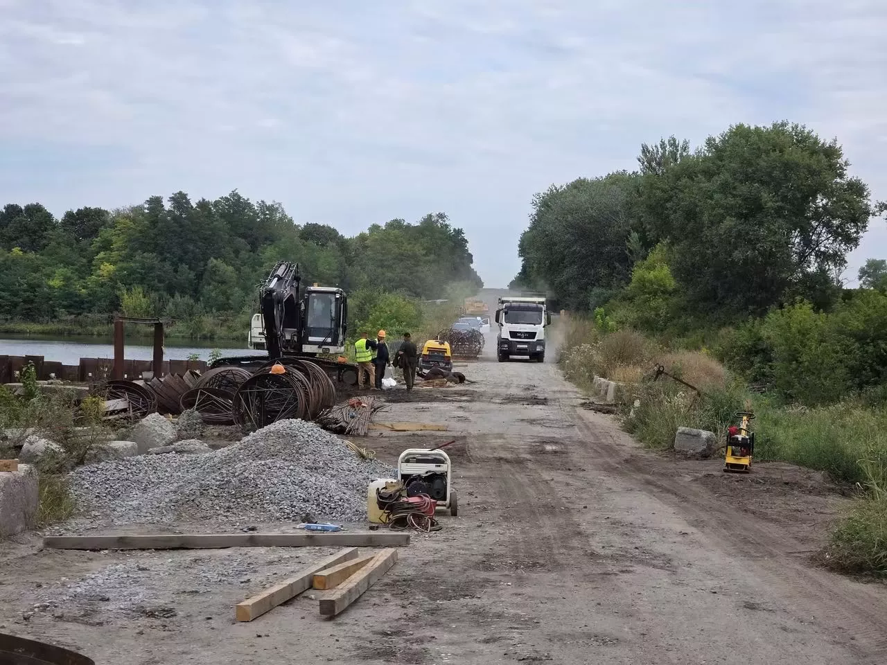 На Житомирщині ремонтують міст через річку Ібр на трасі Н-03