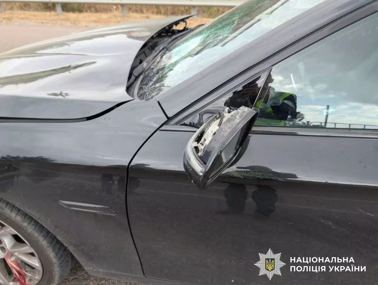 На Рівненщині BMW збив працівника дорожньої служби: чоловік у тяжкому стані