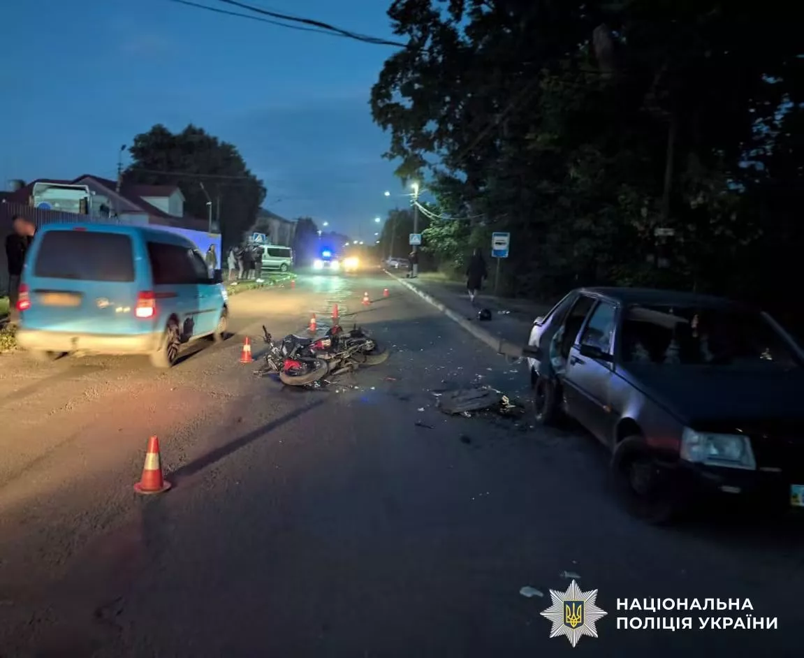 В Рівненському районі «Славута» збила мотоцикл: двоє неповнолітніх у реанімації