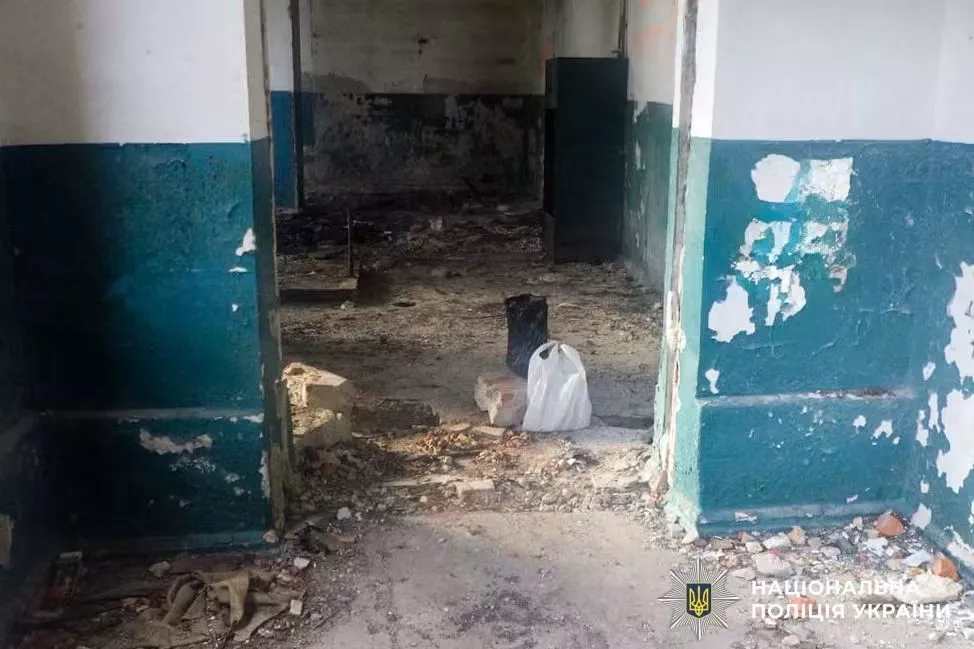 На Сарненщині чоловік зберігав гранати, наркотики та понад 1,5 кг бурштину