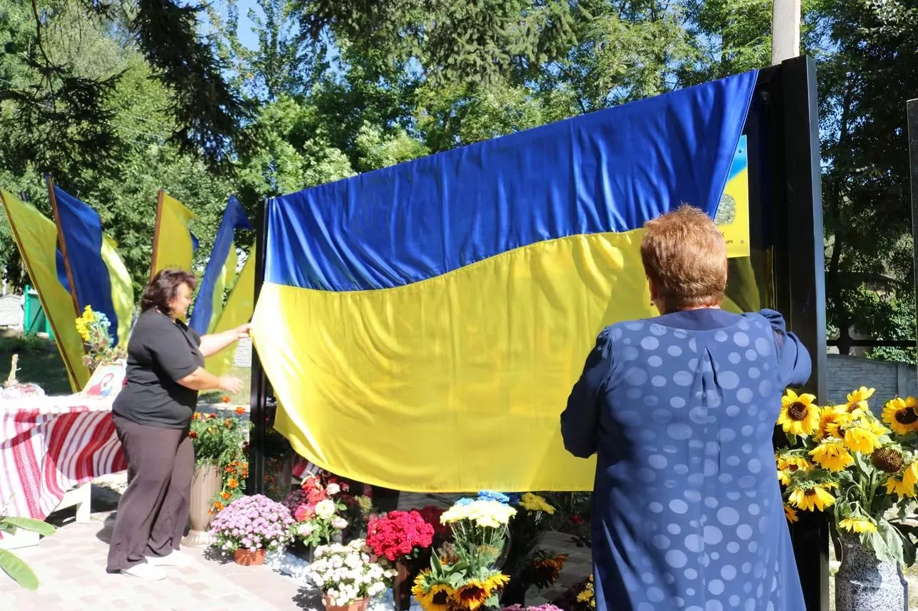 У Радомишльській громаді відкрили Алею Слави на честь 12 полеглих Героїв