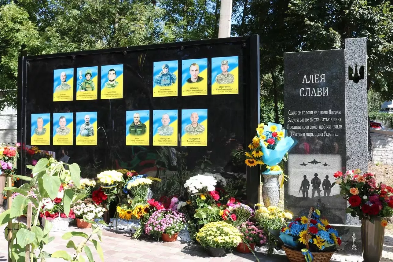 У Радомишльській громаді відкрили Алею Слави на честь 12 полеглих Героїв