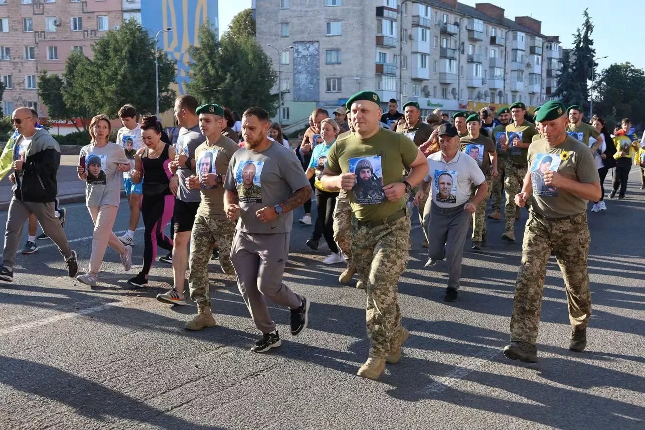 В Овручі вшанували пам’ять полеглих Захисників: 123 учасники пробігли за Героїв