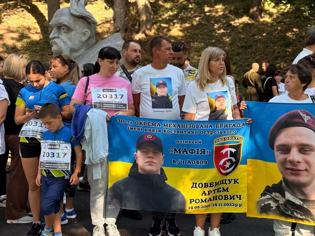 У Коростишеві понад 500 людей бігли за полеглих Героїв