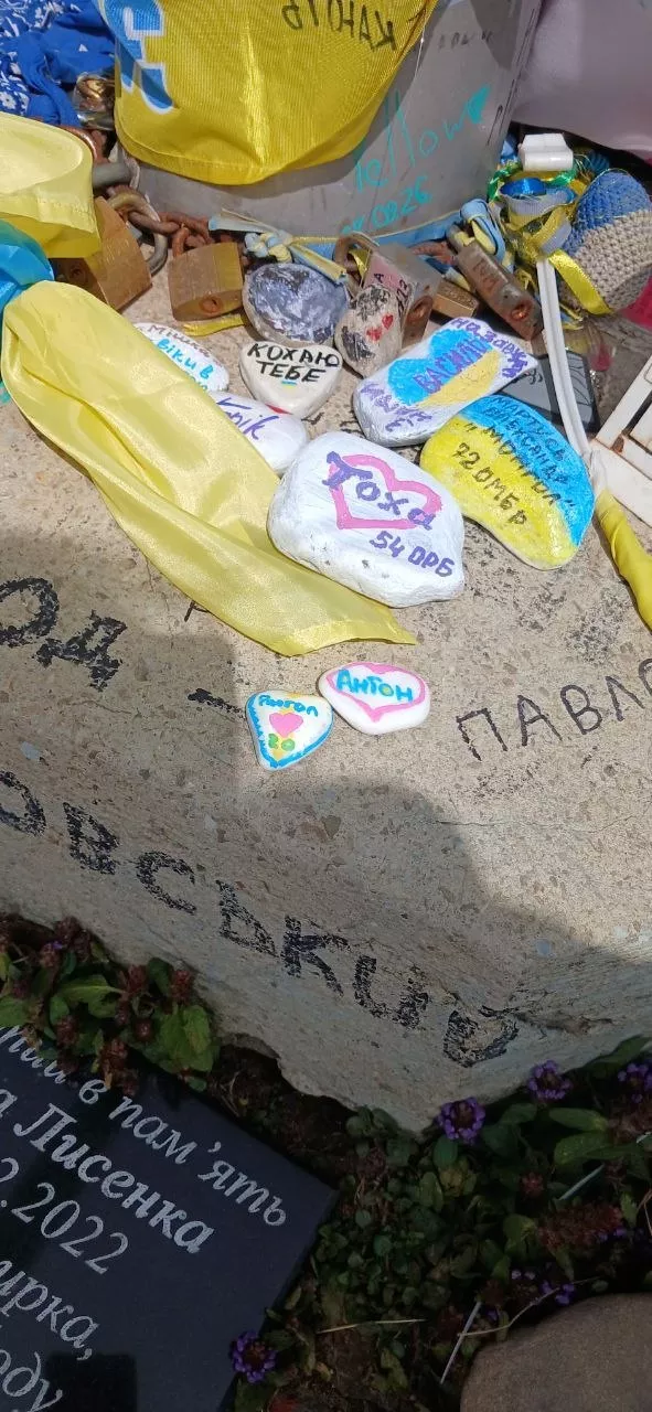 Мама загиблого воїна Антона Возного піднялася на Говерлу в пам’ять про сина