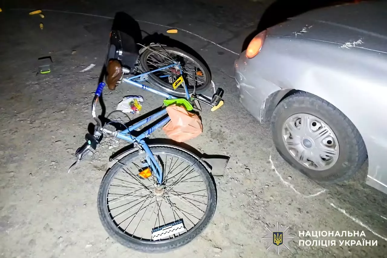 У Дубні водій Daewoo Lanos збив велосипедистку: жінка в лікарні