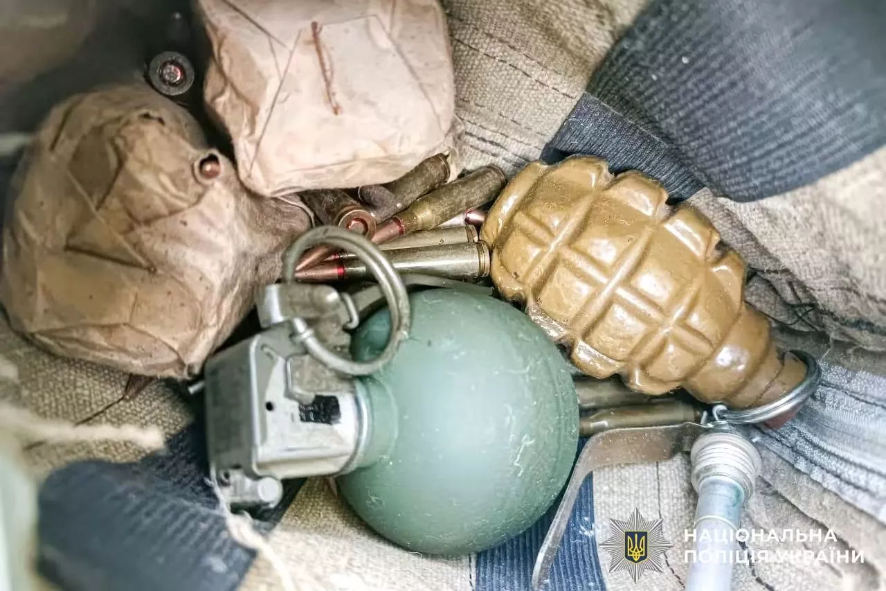 На Рівненщині чоловік зберігав гранати, тротил та понад 500 патронів