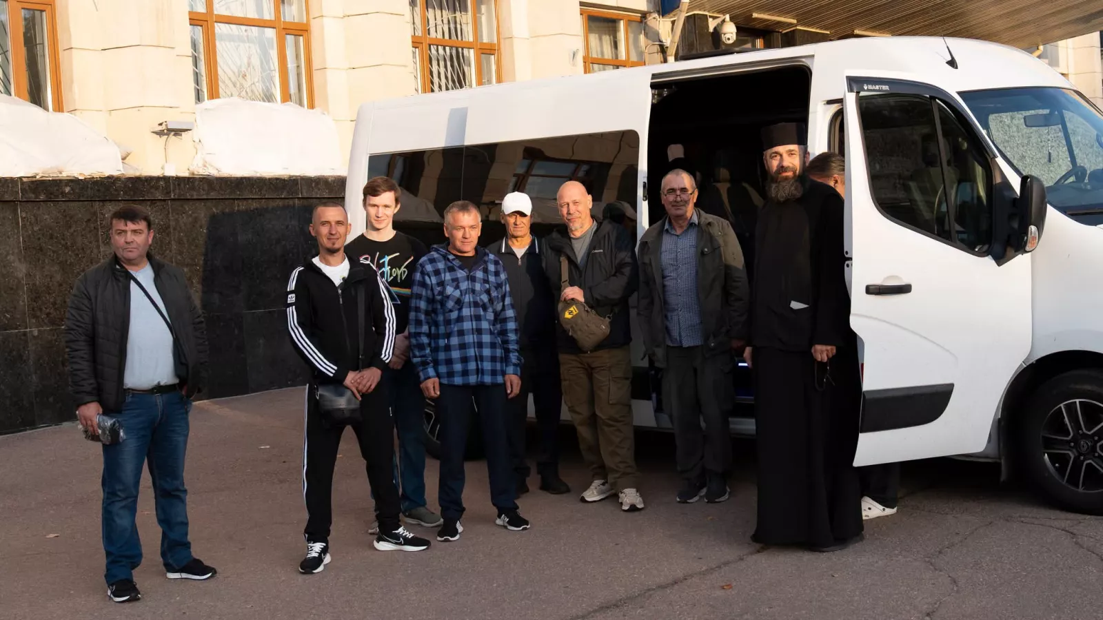 Захисники з Житомирщини, звільнені з полону, вирушили на Афон