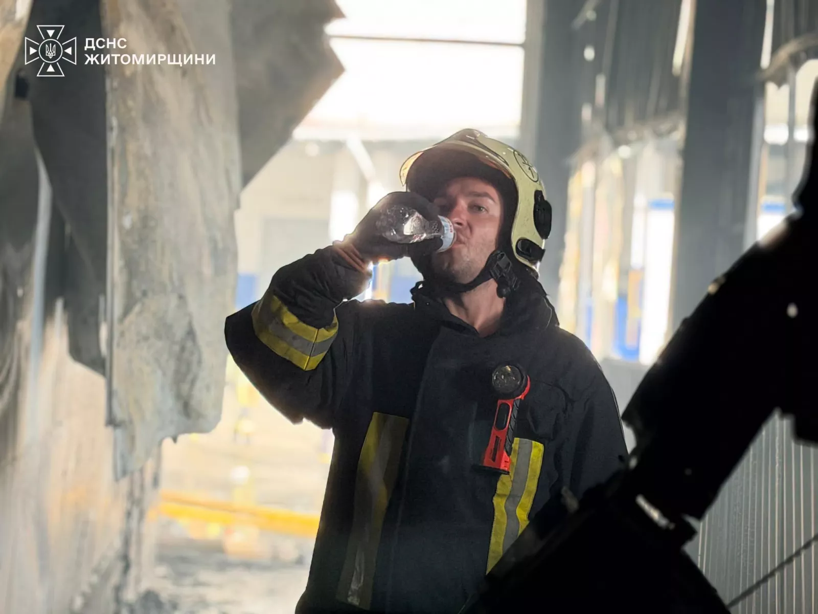 На Житомирщині рятувальники ліквідовують наслідки російської атаки