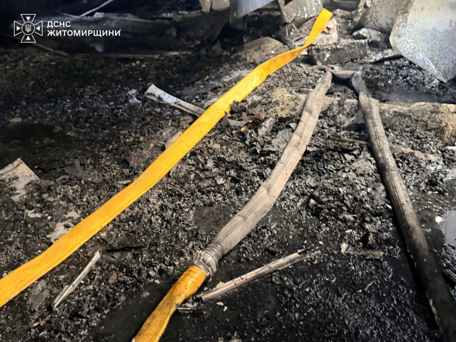 На Житомирщині рятувальники ліквідовують наслідки російської атаки