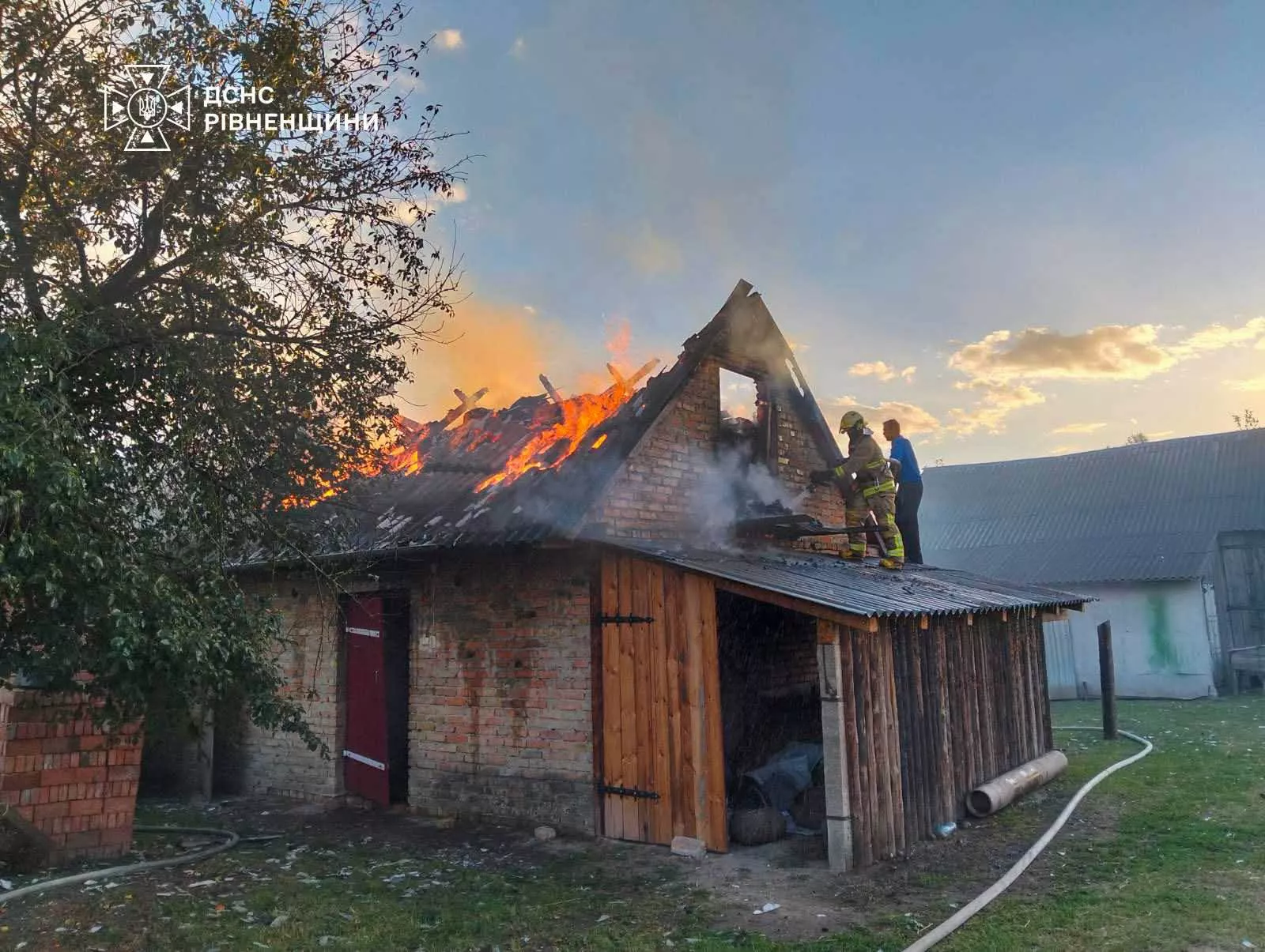 На Дубенщині вогонь ледь не знищив житловий будинок