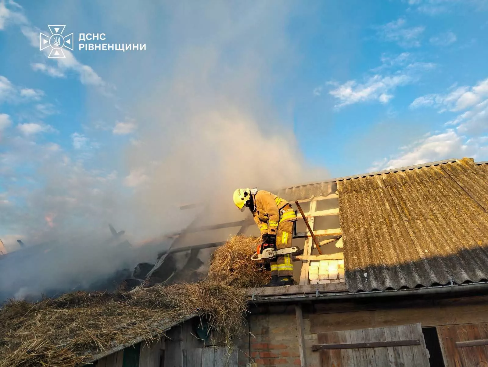 На Дубенщині вогонь ледь не знищив житловий будинок
