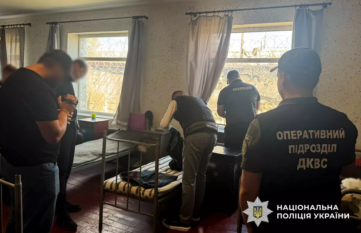 Наркотики у лампах та фломастерах: на Житомирщині викрили «смотрящого»
