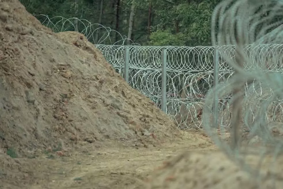 Загроза з білорусі: на Житомирщині ДПСУ показала, як укріплюють північний кордон