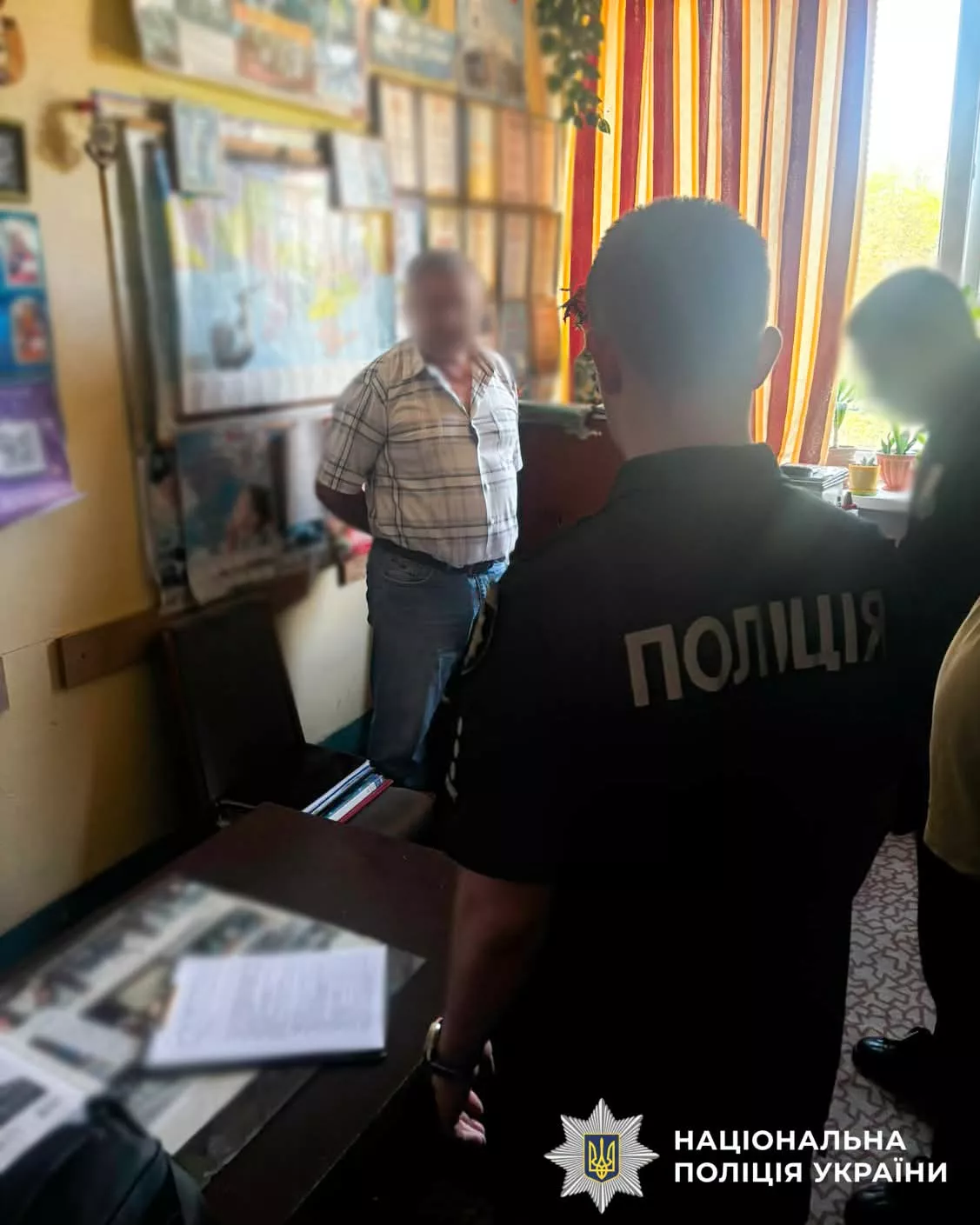 $1000 за відстрочку: на Рівненщині викладача коледжу взяли на хабарі