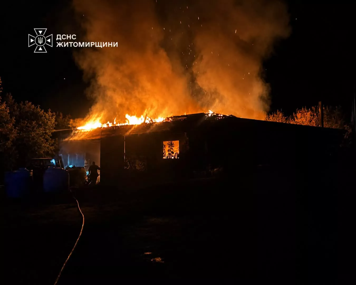 У Малині вночі сталася пожежа на підприємстві з виготовлення паливних брикетів