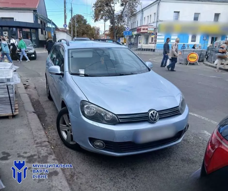 У Рівному за сім днів винесли понад 550 постанов за порушення правил паркування