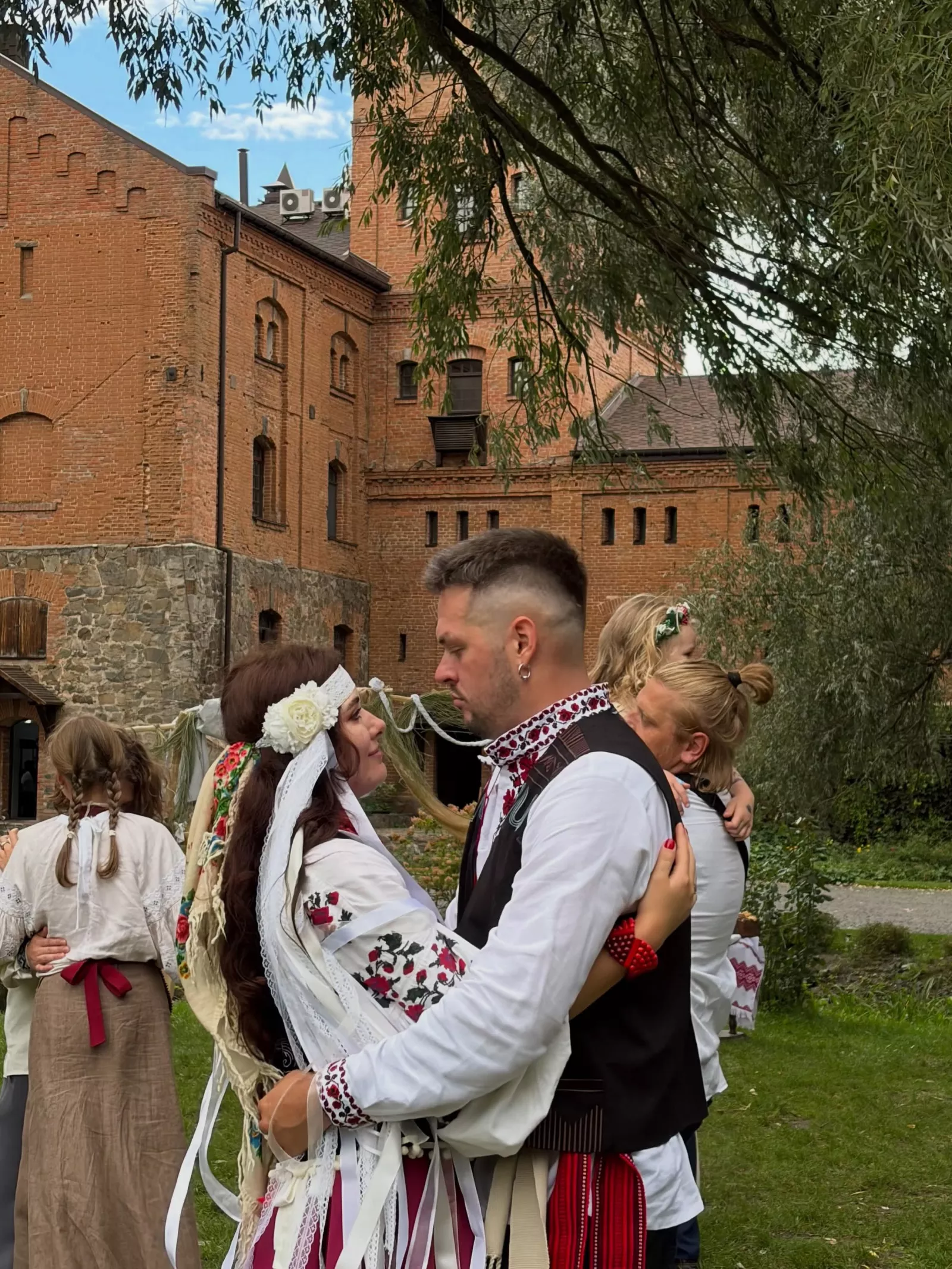 У Радомишлі відбулося етновесілля з українськими традиціями та народними обрядами