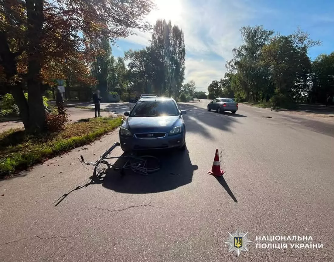 У Коростені автомобіль збив велосипедистку: жінку госпіталізували