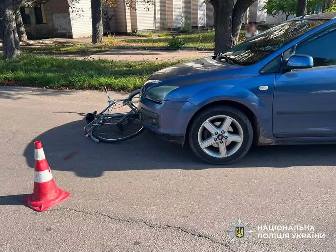 У Коростені автомобіль збив велосипедистку: жінку госпіталізували
