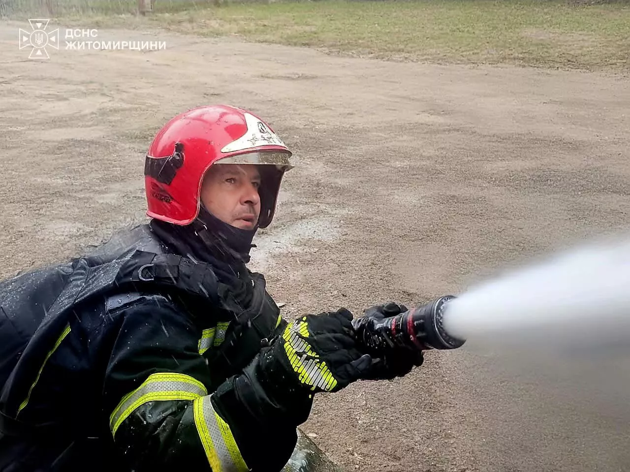 На Житомирщині через російську атаку загорівся об’єкт транспортної інфраструктури