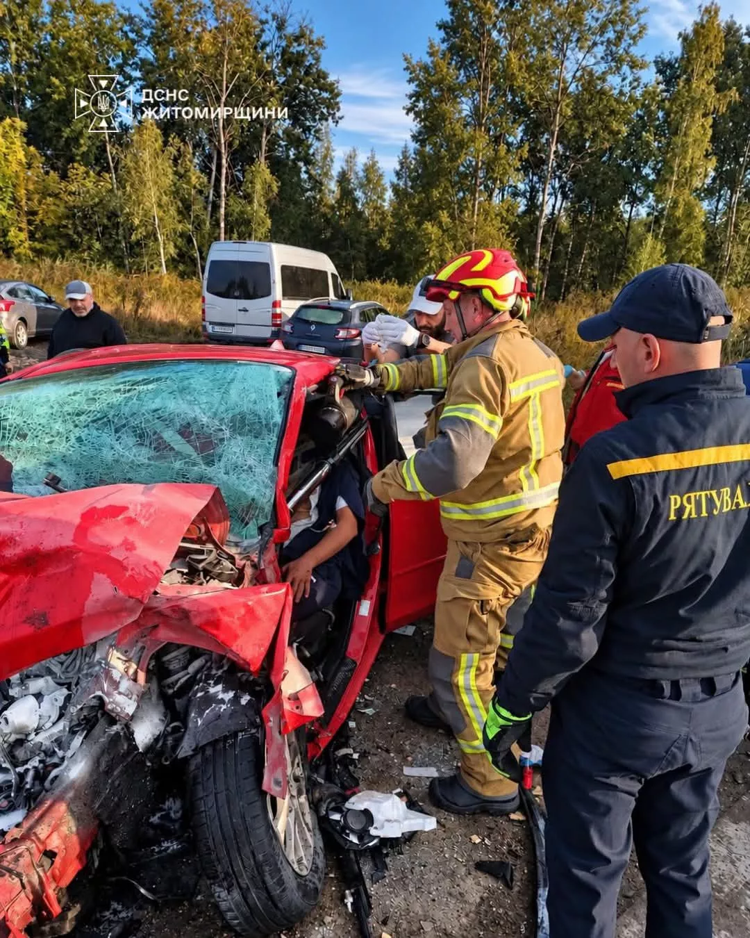 Жахлива ДТП на Житомирщині: зіткнулися дві вантажівки та два легковики