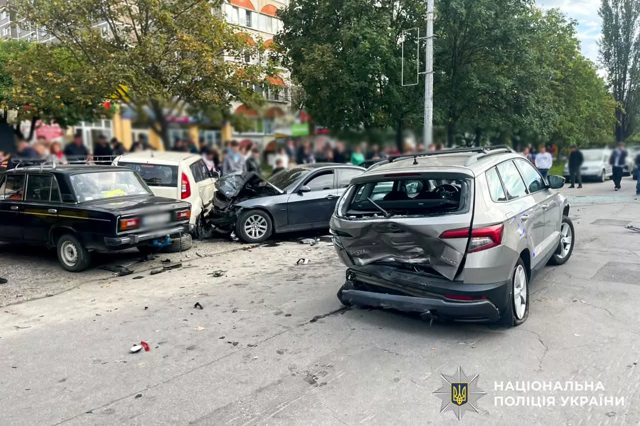 На Рівненщині водій BMW спричинив ДТП за участю п’яти автомобілів
