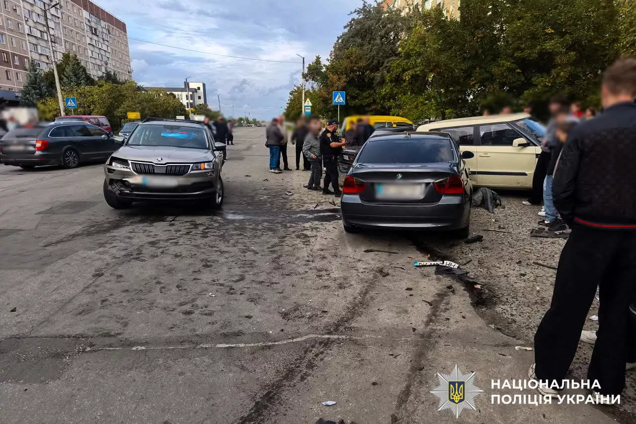 На Рівненщині водій BMW спричинив ДТП за участю п’яти автомобілів