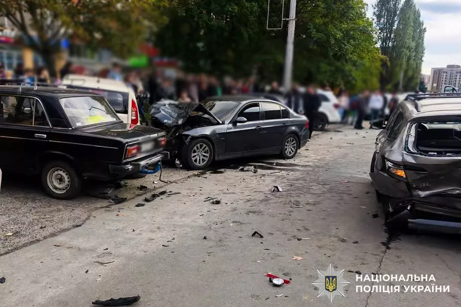 На Рівненщині водій BMW спричинив ДТП за участю п’яти автомобілів