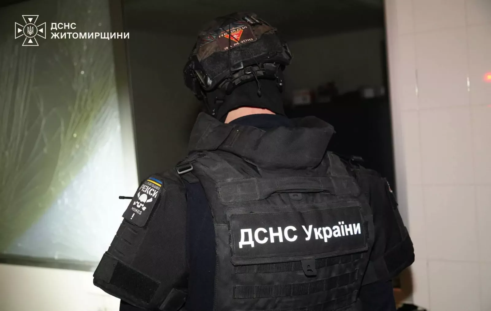 На Житомирщині після нічної атаки РФ гасили пожежу на підприємстві