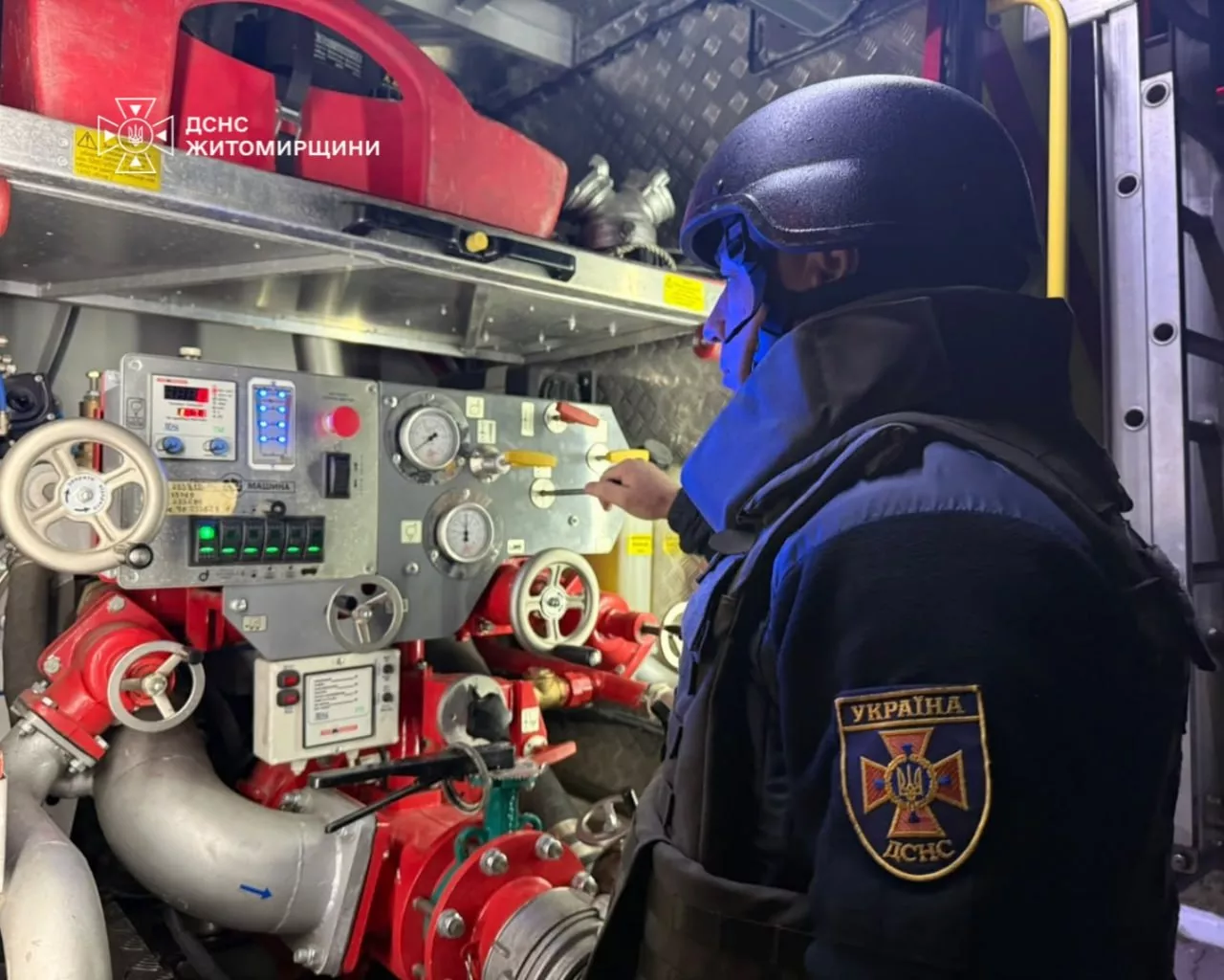 Рятувальники ліквідували пожежі на Житомирщині після російських ударів