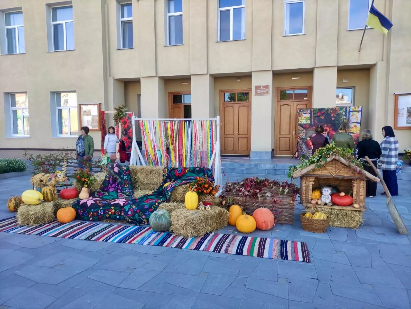 У Малині біля Центру культури створили осінню фотозону
