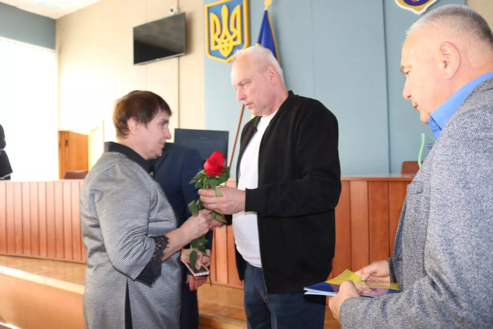 У Радомишлі родинам загиблих захисників вручили відзнаки «Полум’яне серце»