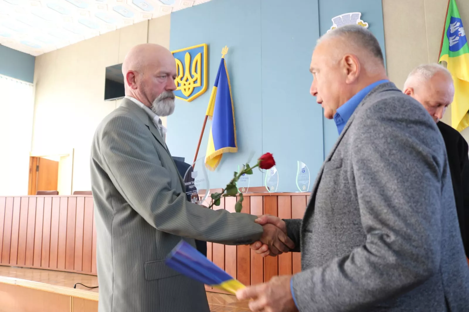 У Радомишлі родинам загиблих захисників вручили відзнаки «Полум’яне серце»