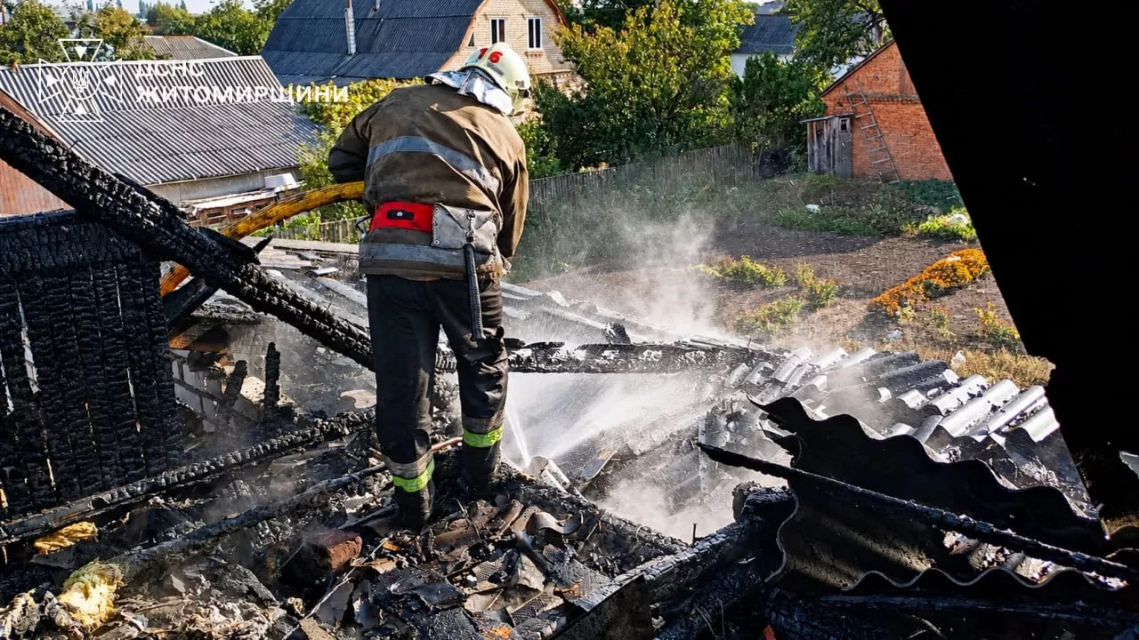 У Радомишлі рятувальники загасили пожежу в житловому будинку