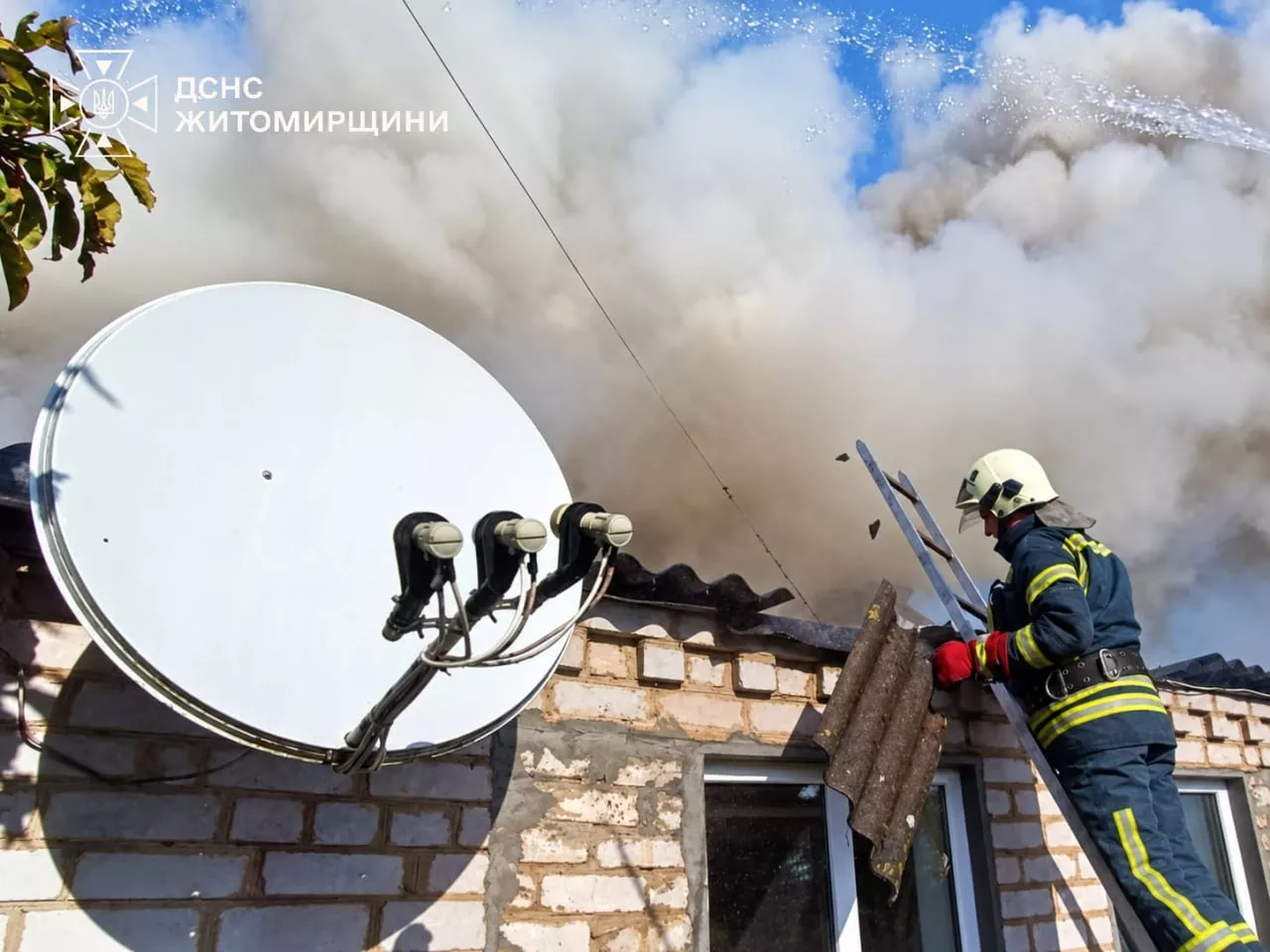 У Радомишлі рятувальники загасили пожежу в житловому будинку