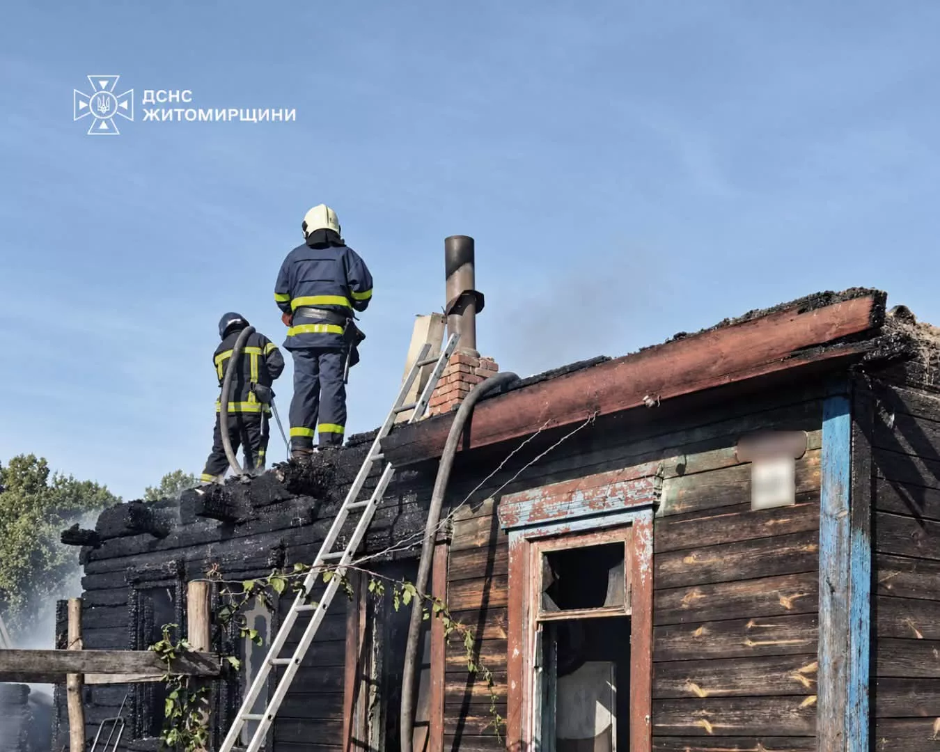 На Коростенщині під час пожежі в дерев’яному будинку чоловік отримав опіки