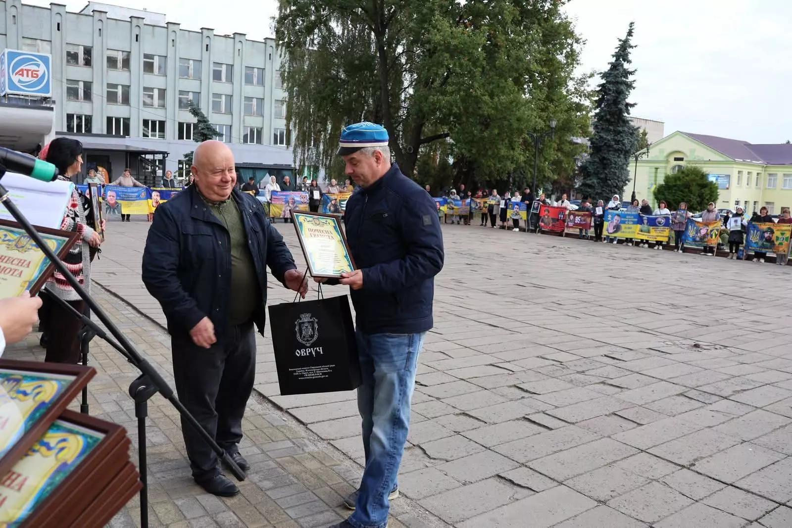 Естонські волонтери в дев’ятий раз доставили автомобілі для військових до Овруча
