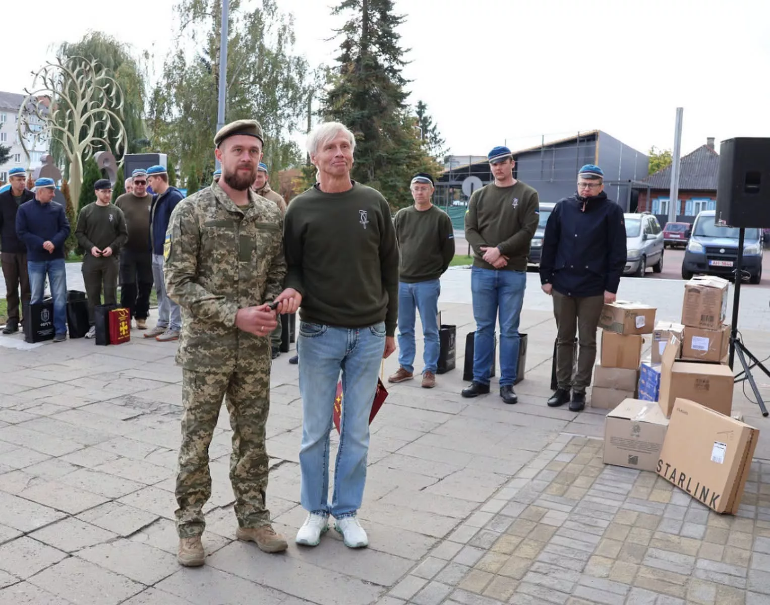 Естонські волонтери в дев’ятий раз доставили автомобілі для військових до Овруча