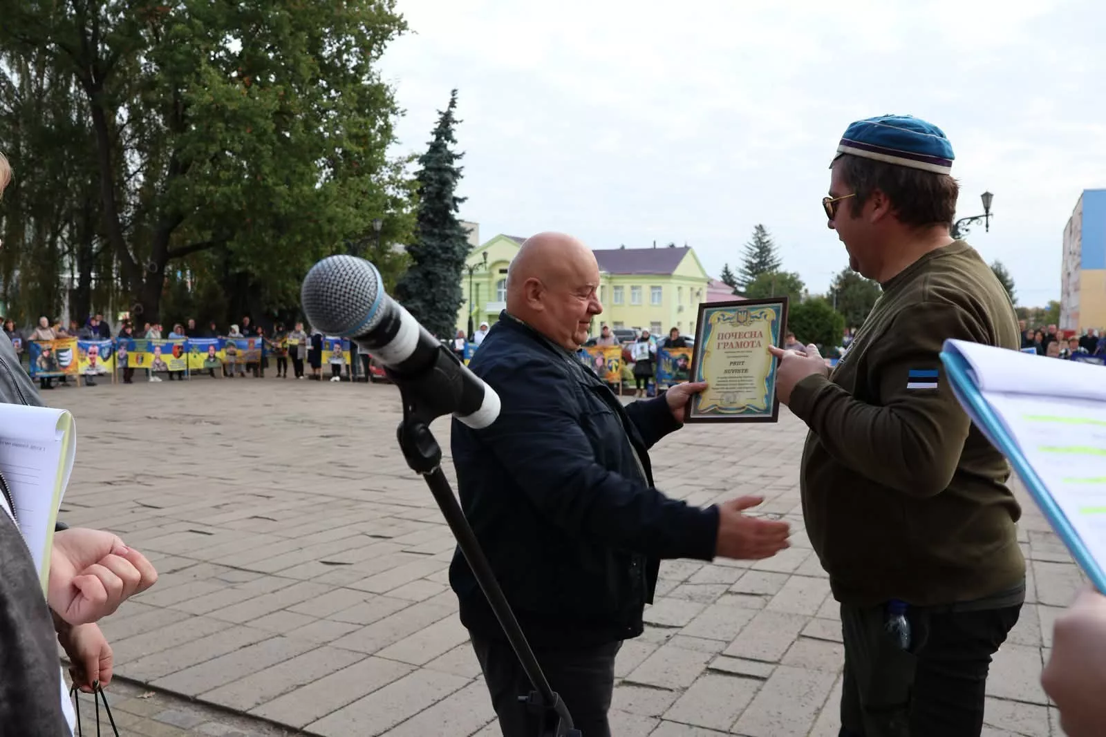 Естонські волонтери в дев’ятий раз доставили автомобілі для військових до Овруча