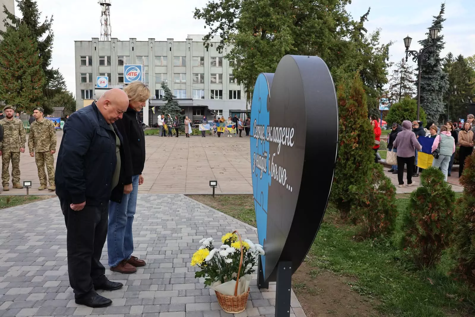 Естонські волонтери в дев’ятий раз доставили автомобілі для військових до Овруча