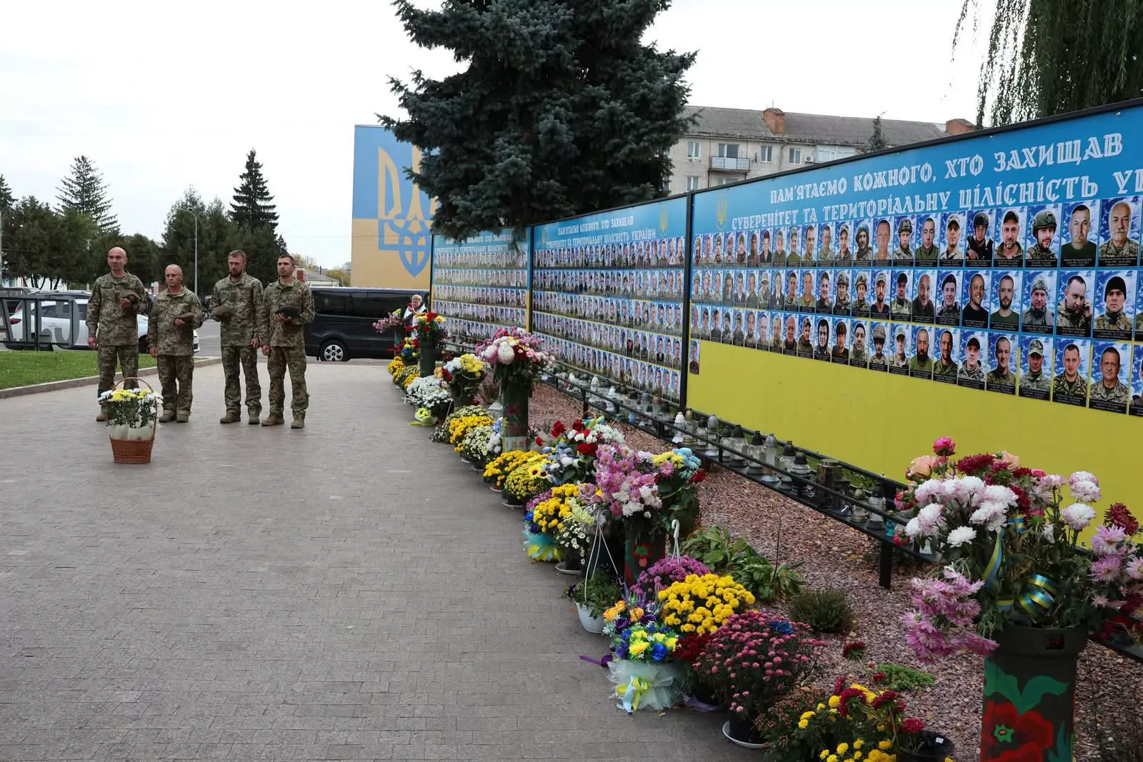 Естонські волонтери в дев’ятий раз доставили автомобілі для військових до Овруча
