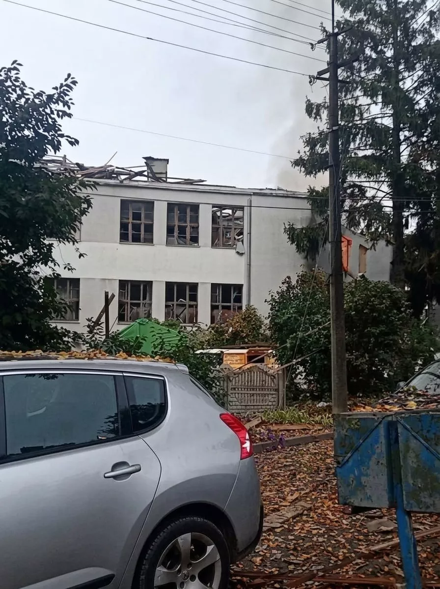 Росія вдарила по навчальному закладу в центрі Рівного: є поранені
