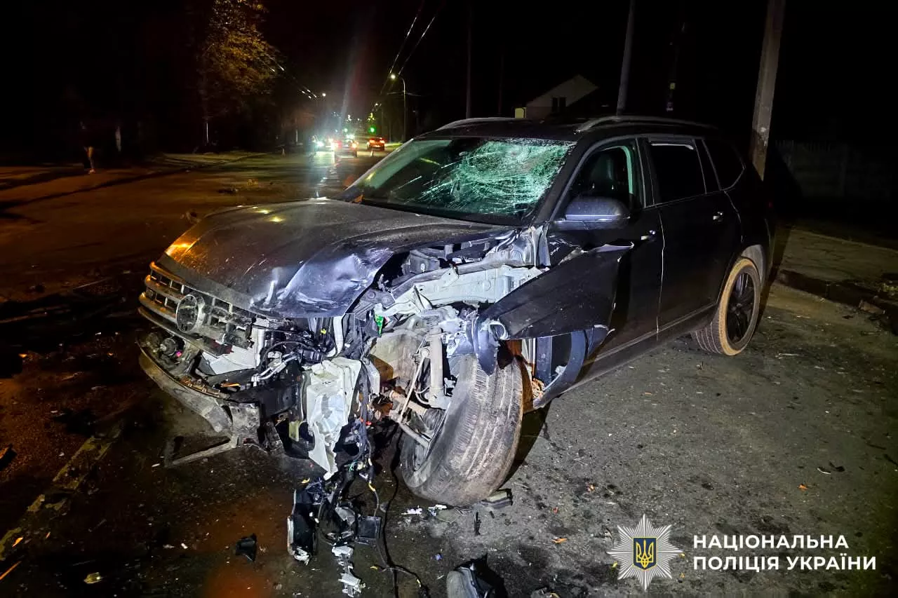Фатальна ніч у Рівному: потрійна ДТП на вулиці Грушевського забрала життя водія