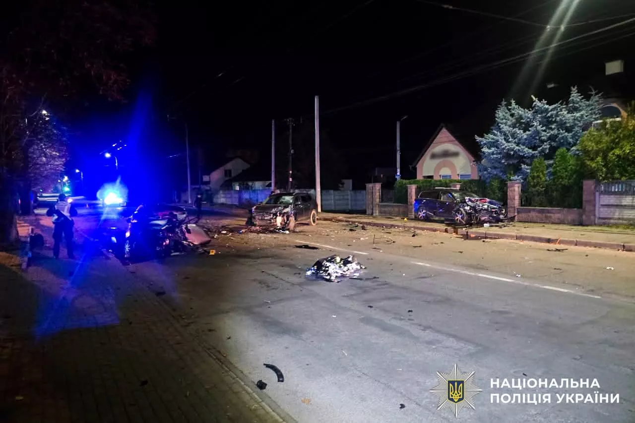 Фатальна ніч у Рівному: потрійна ДТП на вулиці Грушевського забрала життя водія