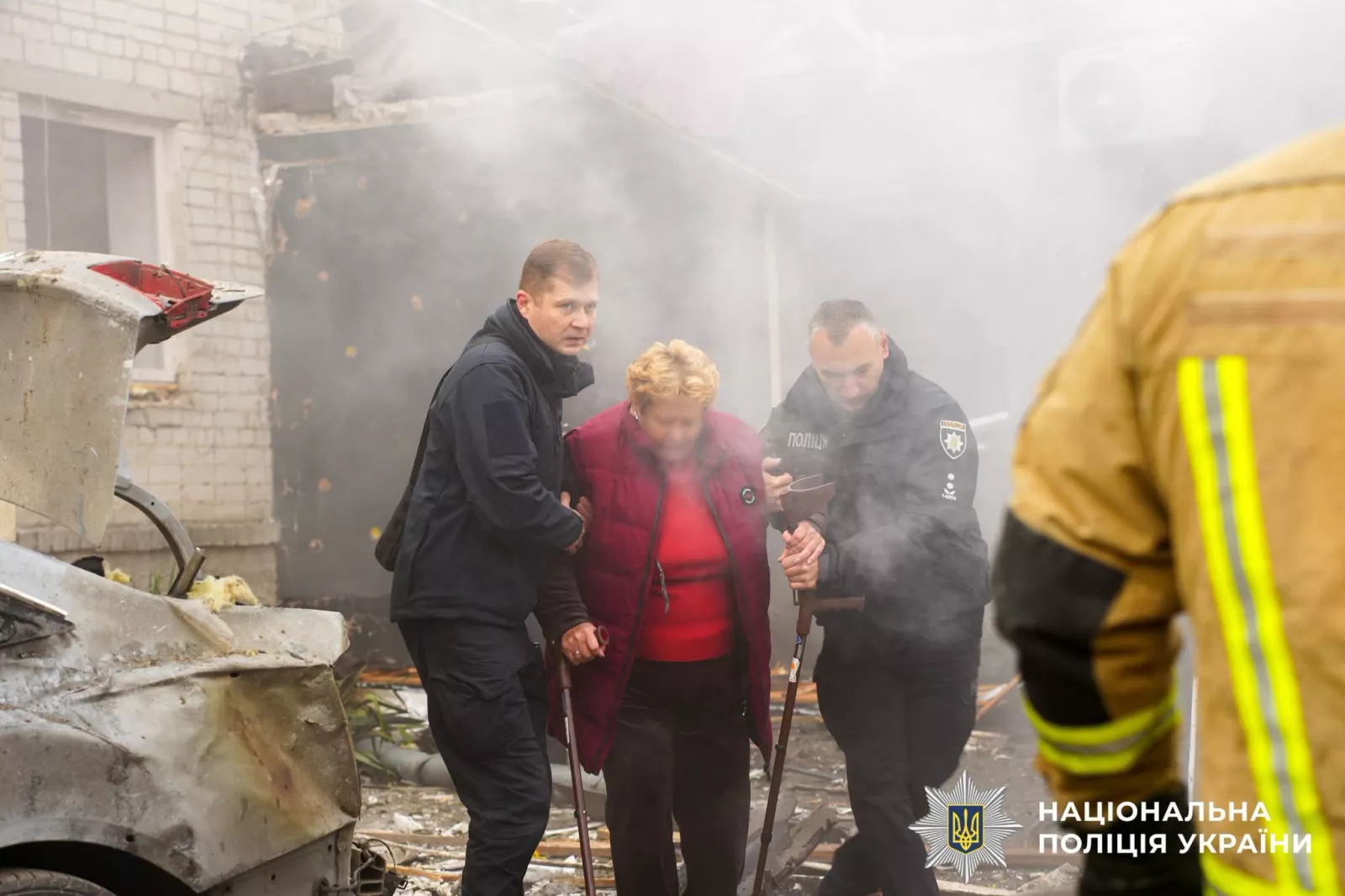 У Рівному всі екстрені служби працюють на місці російського удару: відомо про вісьмох поранених