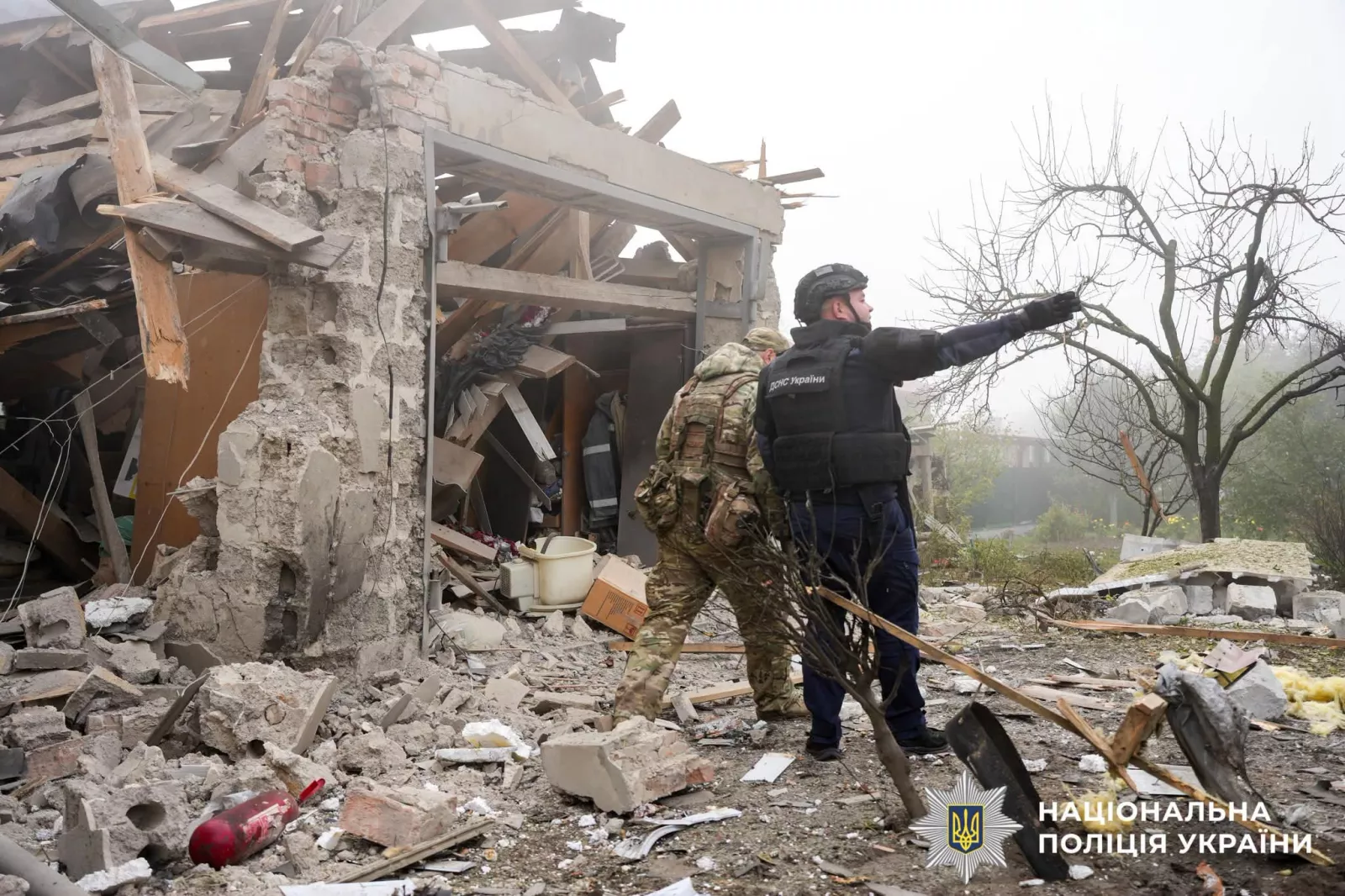 У Рівному всі екстрені служби працюють на місці російського удару: відомо про вісьмох поранених